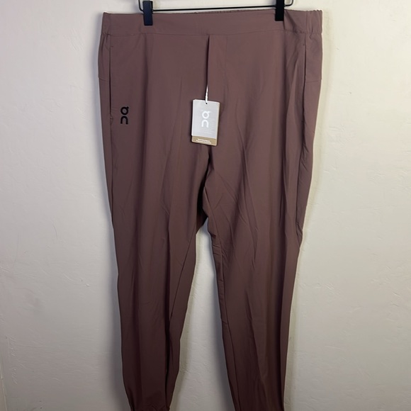 NWT On Cloud Active Joggers - Picture 5 of 7